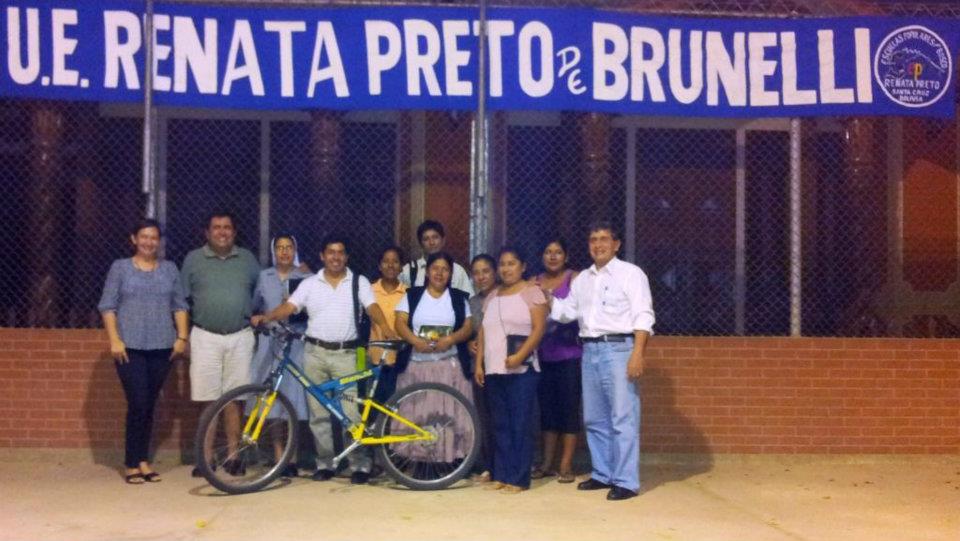Donación de una bicicleta al nuevo Grupo Rotario